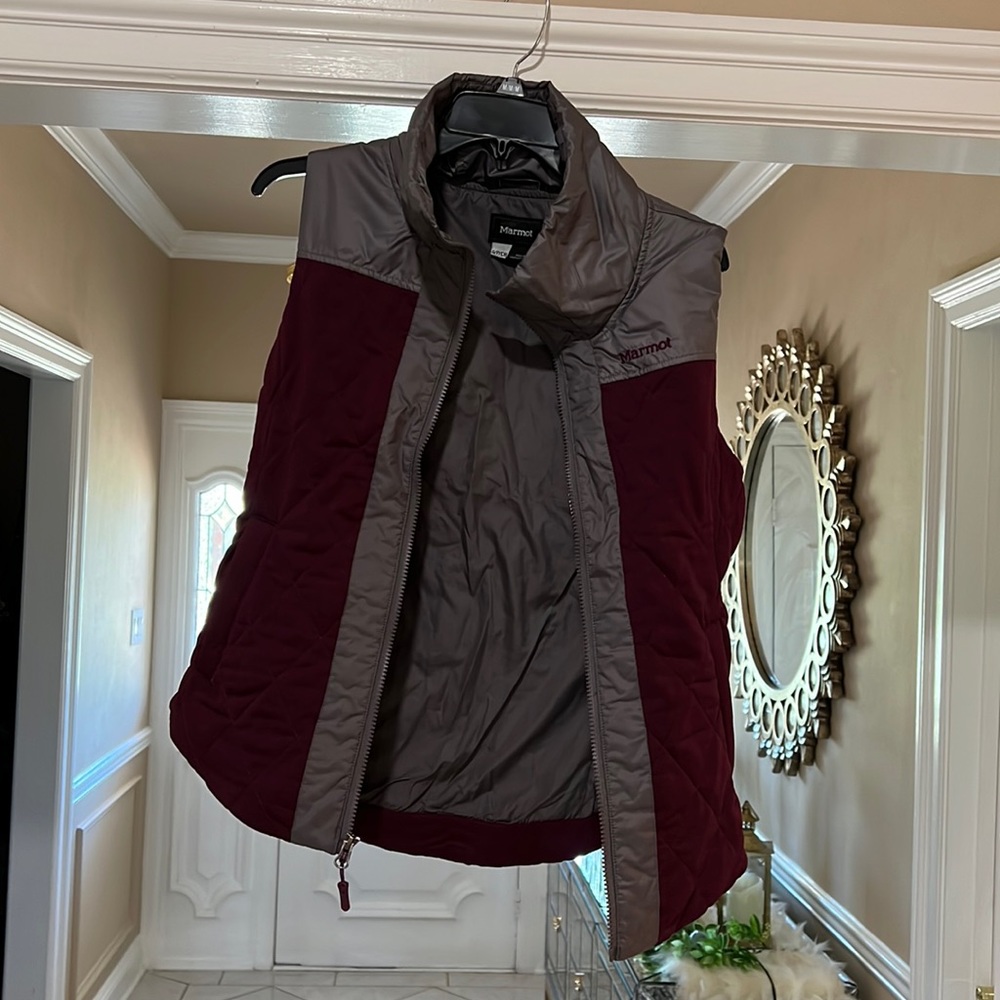 NWOT Marmot quilted vest maroon/burgundy/wine color and gray. Size small.